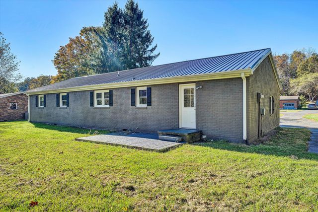 304 Broken Arrow LN, Covington, VA 24426