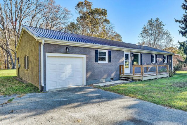 304 Broken Arrow LN, Covington, VA 24426