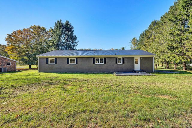 304 Broken Arrow LN, Covington, VA 24426