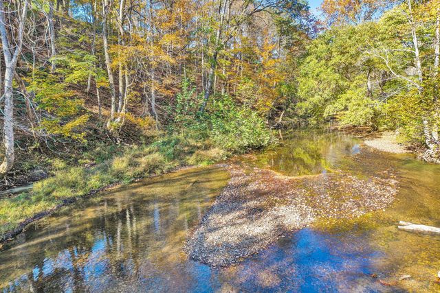 304 Broken Arrow LN, Covington, VA 24426