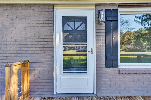 304 Broken Arrow LN, Covington, VA 24426