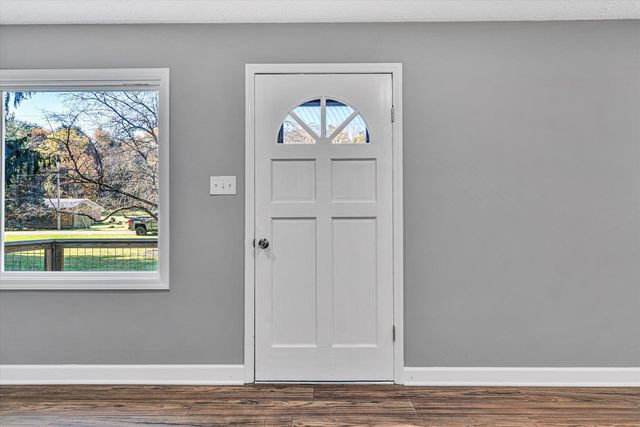 304 Broken Arrow LN, Covington, VA 24426