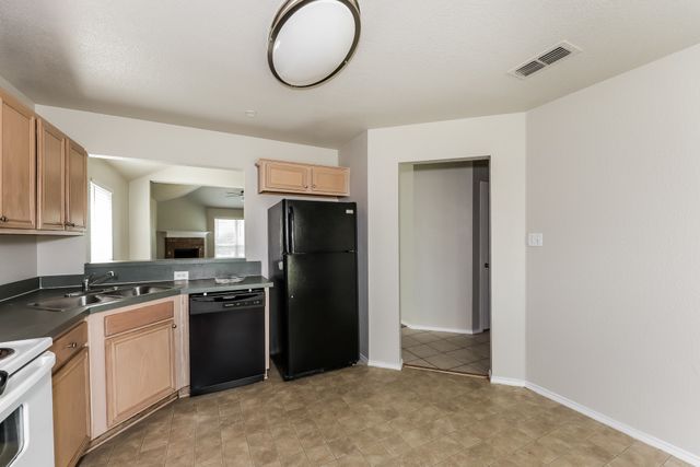 802 Gemstone Trail, Arlington, TX 76002