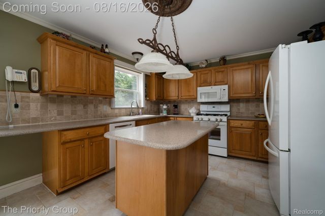1761 Twin Lakes Boulevard E, Oxford Charter Township, MI 48371