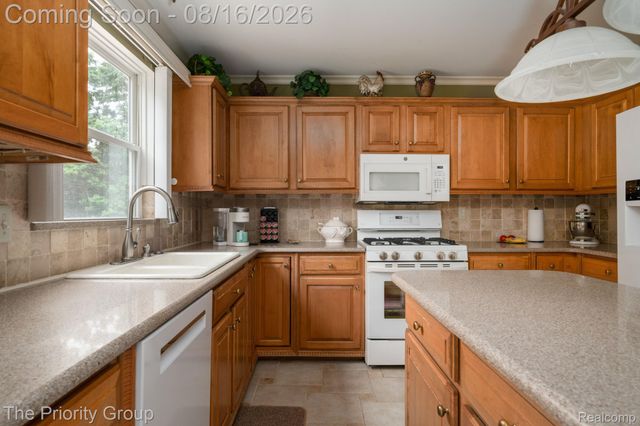 1761 Twin Lakes Boulevard E, Oxford Charter Township, MI 48371