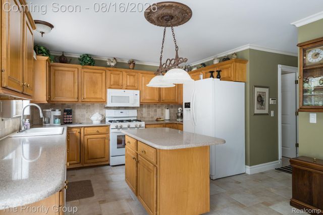 1761 Twin Lakes Boulevard E, Oxford Charter Township, MI 48371