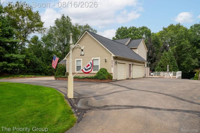 1761 Twin Lakes Boulevard E, Oxford Charter Township, MI 48371