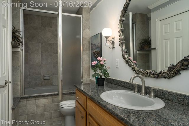 1761 Twin Lakes Boulevard E, Oxford Charter Township, MI 48371