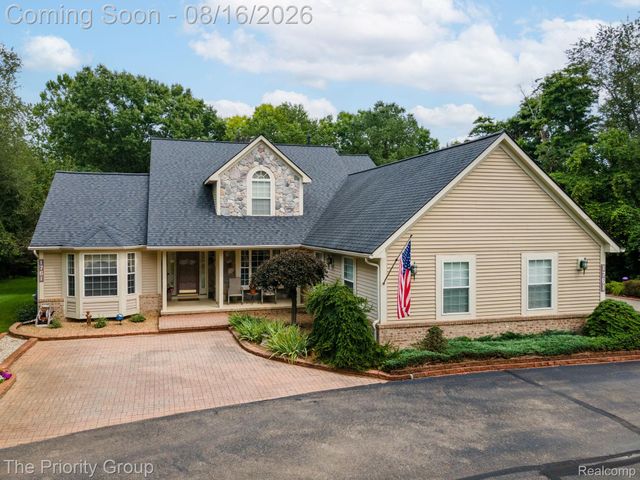 1761 Twin Lakes Boulevard E, Oxford Charter Township, MI 48371