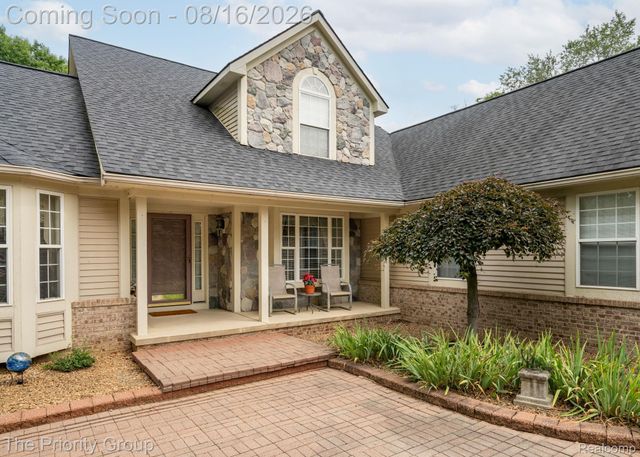 1761 Twin Lakes Boulevard E, Oxford Charter Township, MI 48371