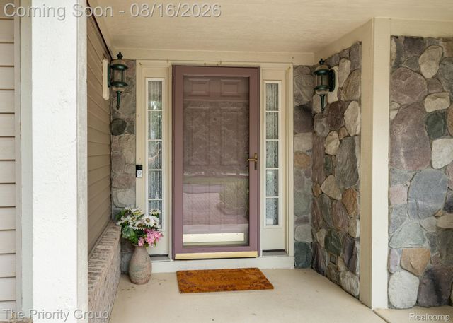 1761 Twin Lakes Boulevard E, Oxford Charter Township, MI 48371
