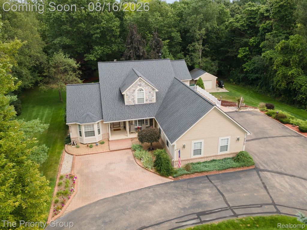 1761 Twin Lakes Boulevard E, Oxford Charter Township, MI 48371