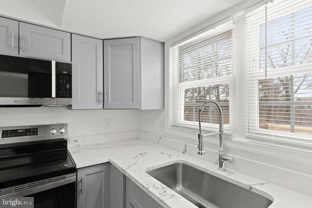 6129 FRANCONIA STATION LN, Alexandria, VA 22310