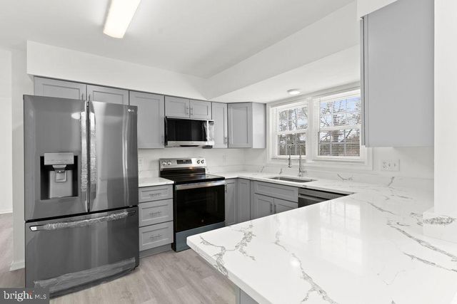 6129 FRANCONIA STATION LN, Alexandria, VA 22310