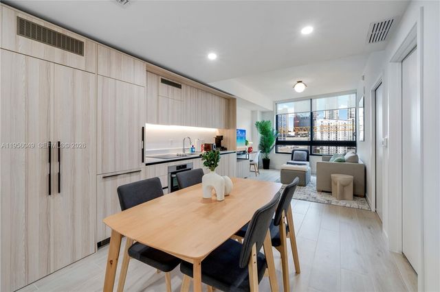 225 N Miami Ave 1707, Miami, FL 33128