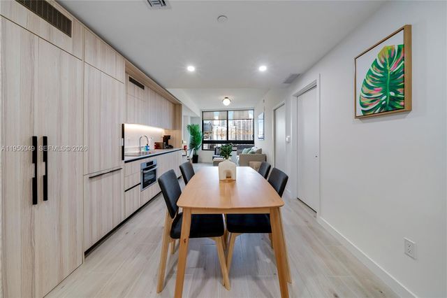 225 N Miami Ave 1707, Miami, FL 33128