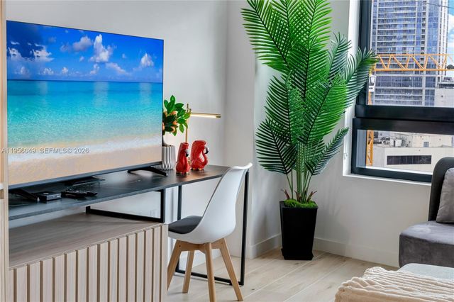 225 N Miami Ave 1707, Miami, FL 33128