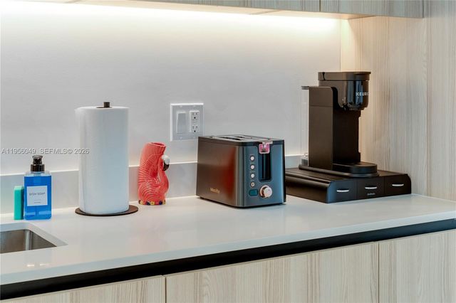 225 N Miami Ave 1707, Miami, FL 33128