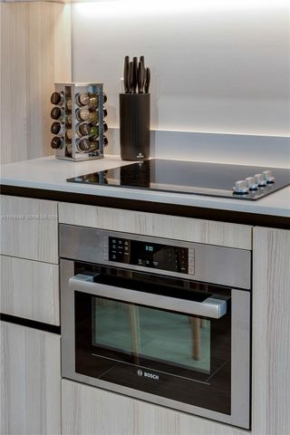 225 N Miami Ave 1707, Miami, FL 33128