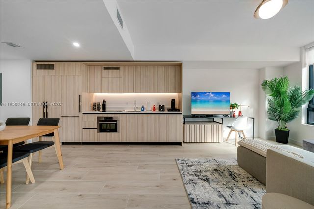 225 N Miami Ave 1707, Miami, FL 33128