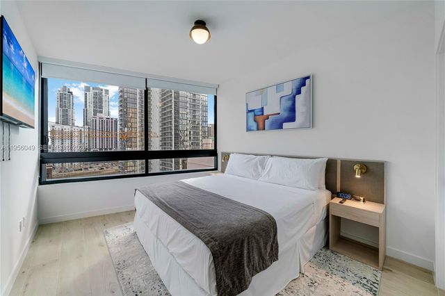 225 N Miami Ave 1707, Miami, FL 33128