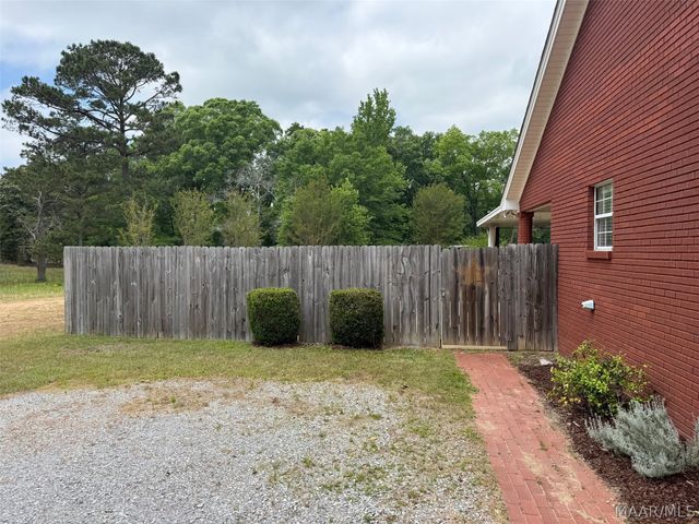 2207 County Road 85 ., Deatsville, AL 36022