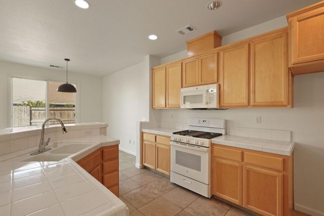 2651 Donner Trl, Riverbank, CA 95367