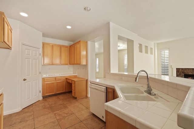 2651 Donner Trl, Riverbank, CA 95367