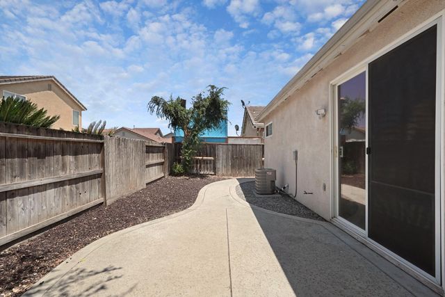 2651 Donner Trl, Riverbank, CA 95367