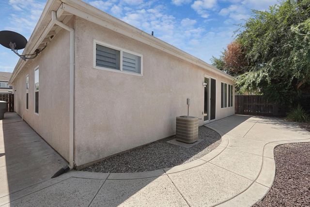 2651 Donner Trl, Riverbank, CA 95367