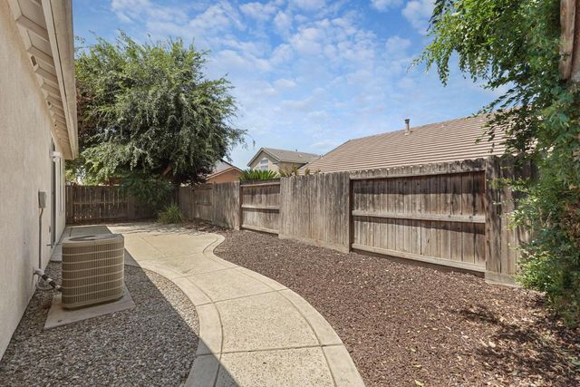 2651 Donner Trl, Riverbank, CA 95367