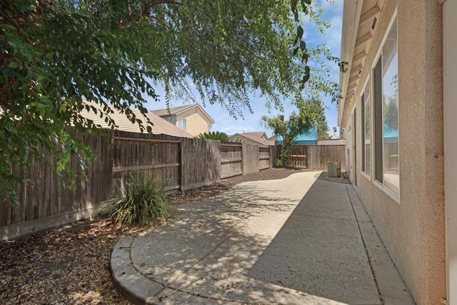 2651 Donner Trl, Riverbank, CA 95367