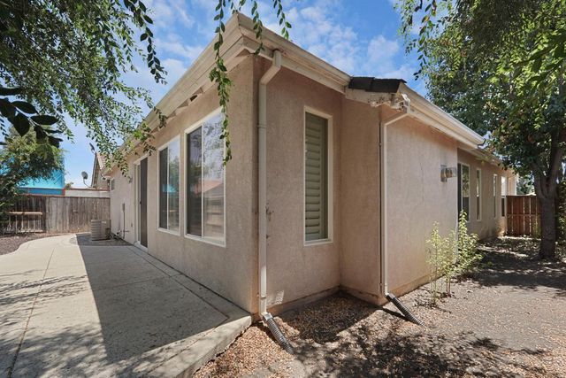 2651 Donner Trl, Riverbank, CA 95367