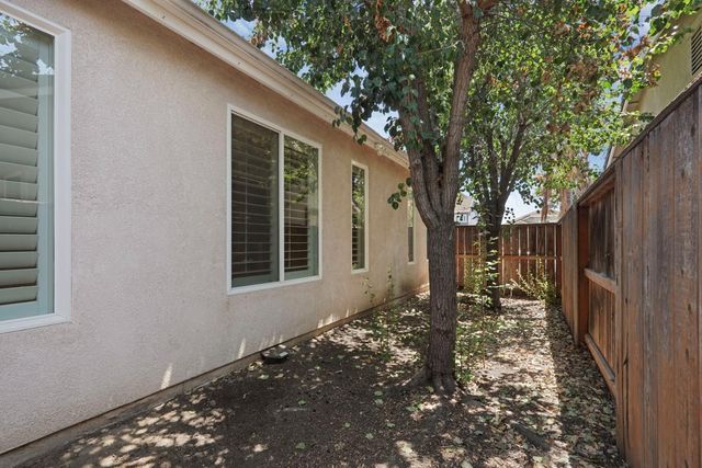 2651 Donner Trl, Riverbank, CA 95367