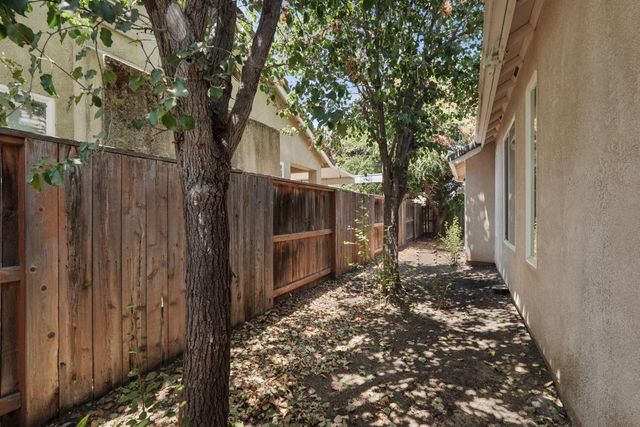 2651 Donner Trl, Riverbank, CA 95367