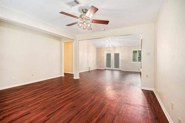 902 Clover Ridge Avenue, Friendswood, TX 77546