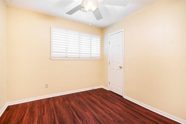 902 Clover Ridge Avenue, Friendswood, TX 77546