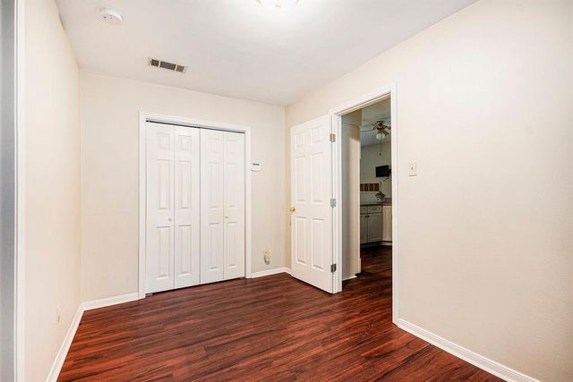 902 Clover Ridge Avenue, Friendswood, TX 77546