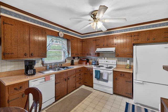 60 Little Mountain CIR, Rocky Mount, VA 24151