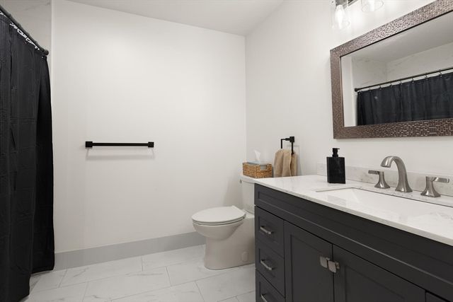 200 Rogers St 6, Lowell, MA 01852