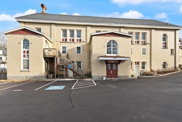 200 Rogers St 6, Lowell, MA 01852