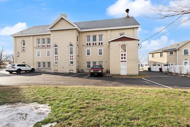 200 Rogers St 6, Lowell, MA 01852