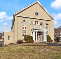 200 Rogers St 6, Lowell, MA 01852