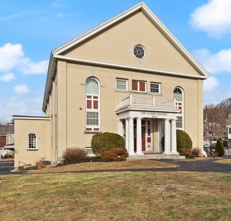 200 Rogers St 6, Lowell, MA 01852