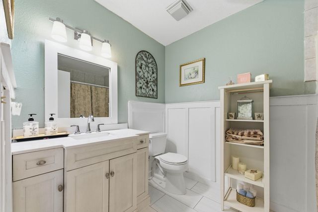 4004 CLARENDON ST, Bel Aire, KS 67220