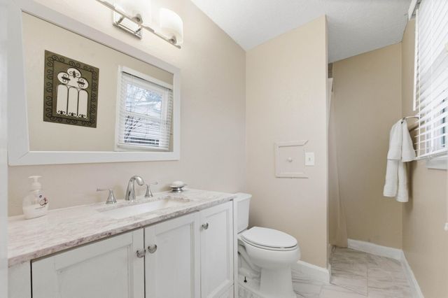 4004 CLARENDON ST, Bel Aire, KS 67220