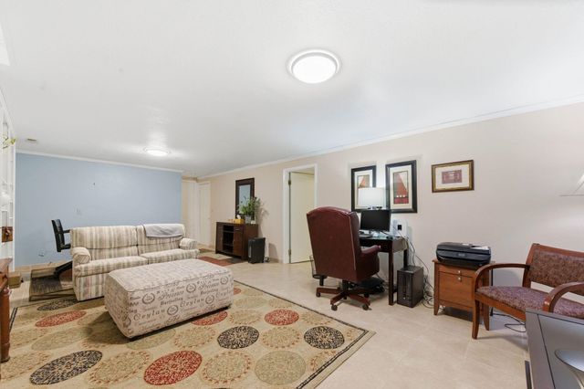 4004 CLARENDON ST, Bel Aire, KS 67220