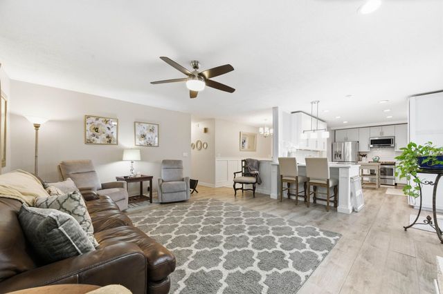 4004 CLARENDON ST, Bel Aire, KS 67220