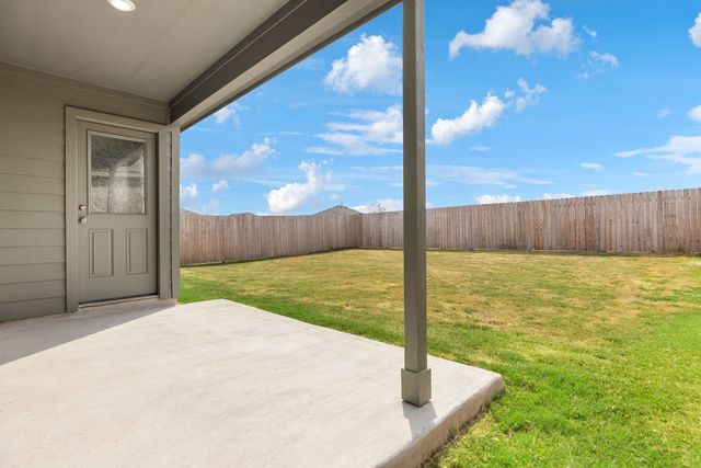211 Camargue DR, Hutto, TX 78634