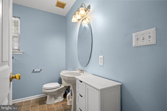 7 LOGAN DR, Cherry Hill, NJ 08034